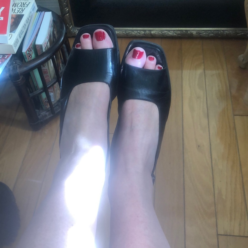 Bruno Magli Leather Slingback W/Foam Sole 11aa